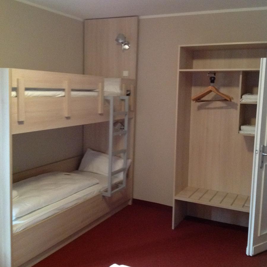 Rasthof & Hermsdorfer Kreuz 3*